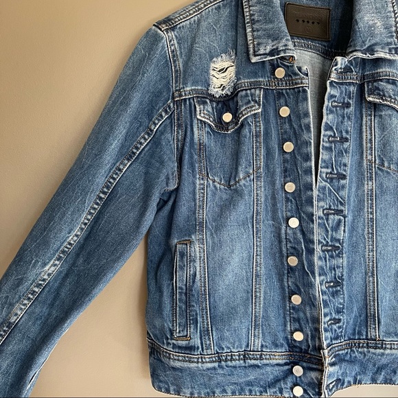 Blank NYC Distressed Jean Jacket Size Medium Blue Denim‎ Button Up Long Sleeve - Picture 12 of 16